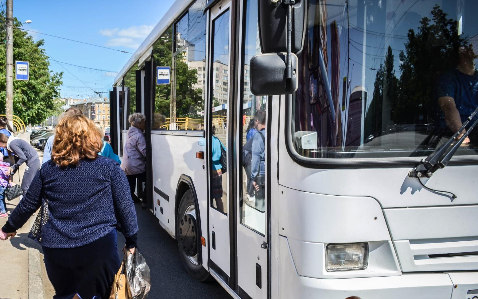 В Чепецке на улице Ленина при падении в автобусе пострадала женщина