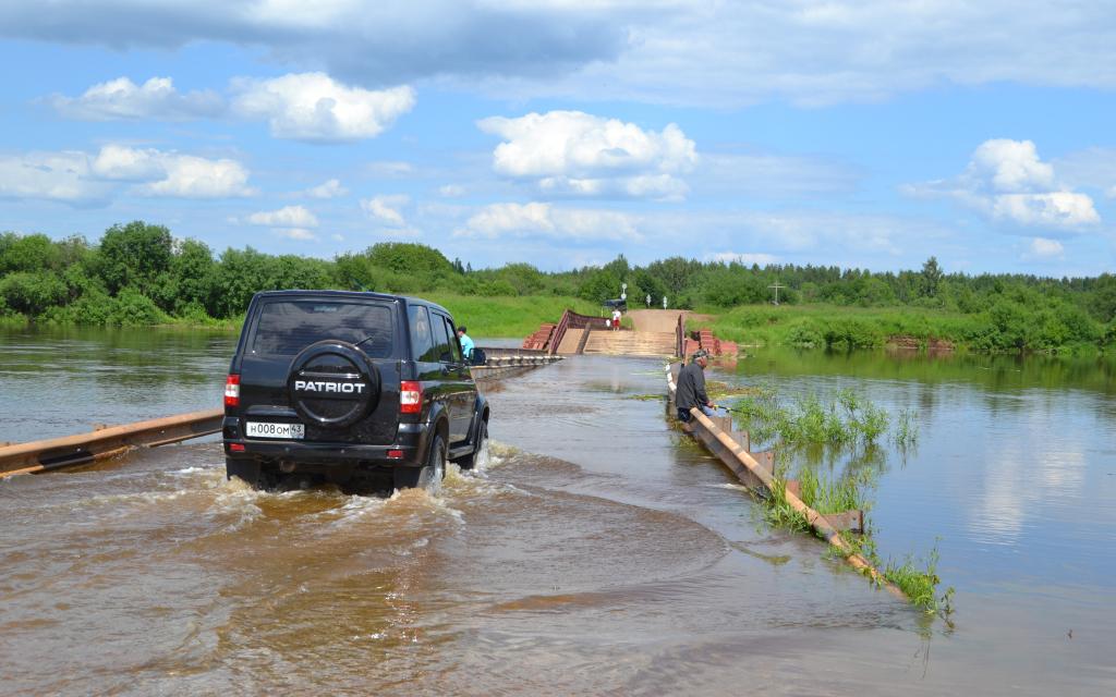 Движение по мосту через Чепцу возобновили
