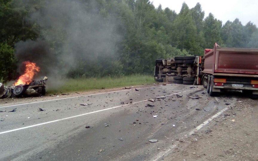В Кировской области при столкновении с фурой погиб водитель легковушки