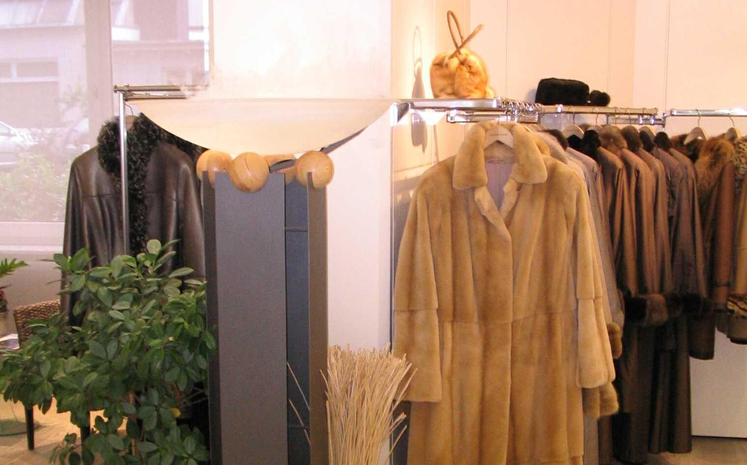 Мужчина обманул чепчанку, продав ей поддельные шубы за 50 000 рублей