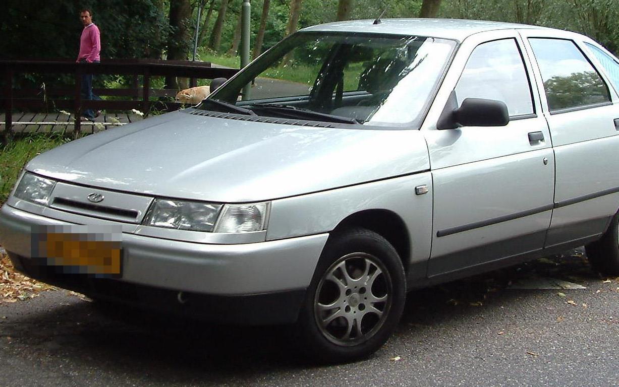 В Чепецке мужчина разбил стекло чужого автомобиля и уснул в нем