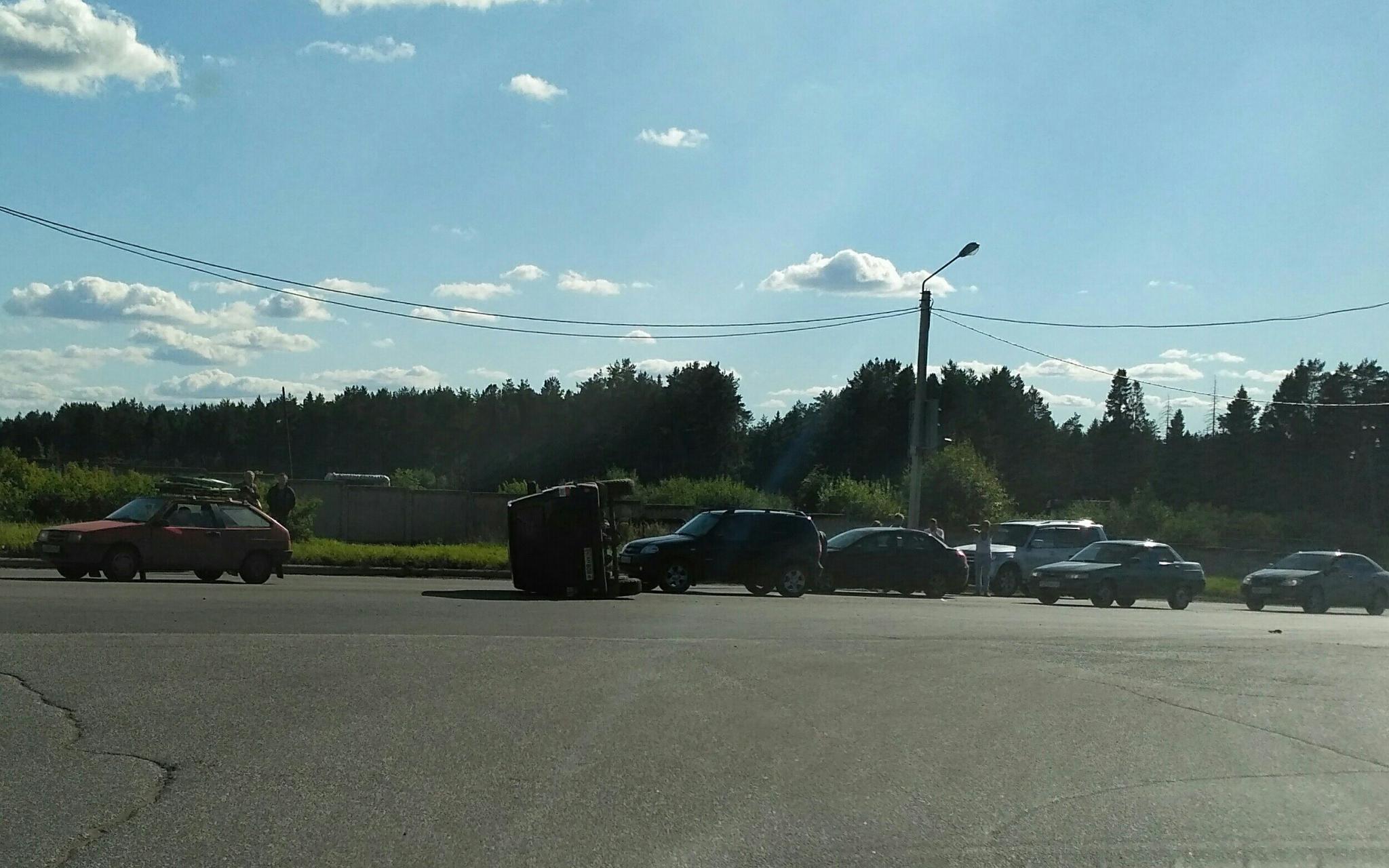 На въезде в Кирово-Чепецк перевернулся «УАЗ Патриот»