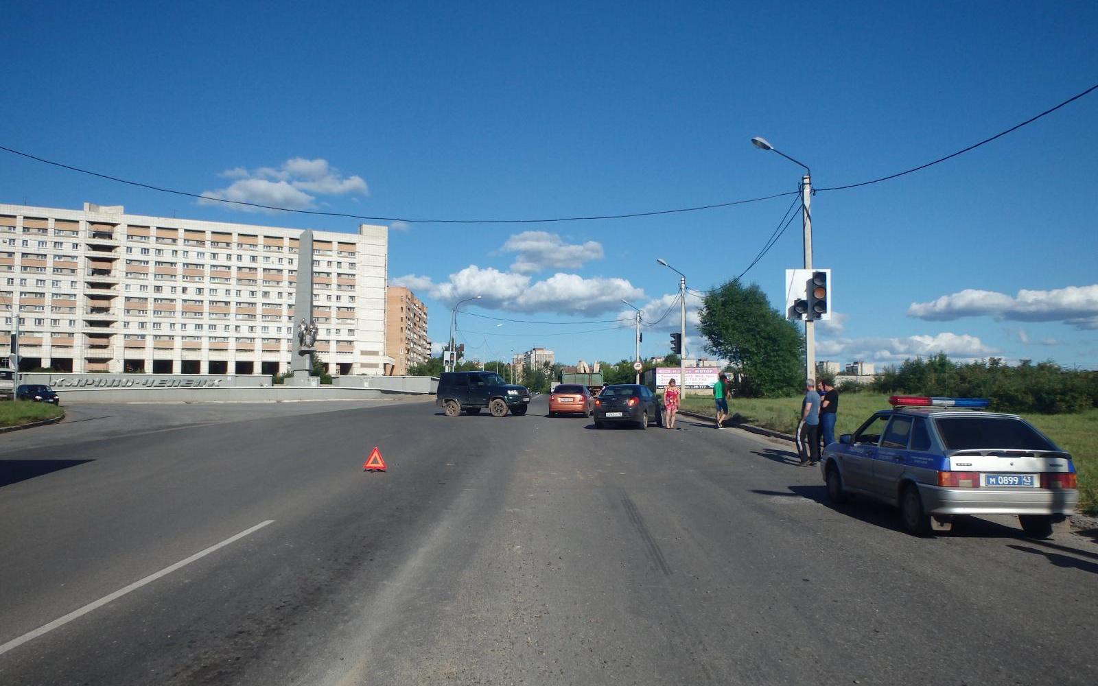 На въезде в Чепецк опрокинулся УАЗ: появились подробности аварии