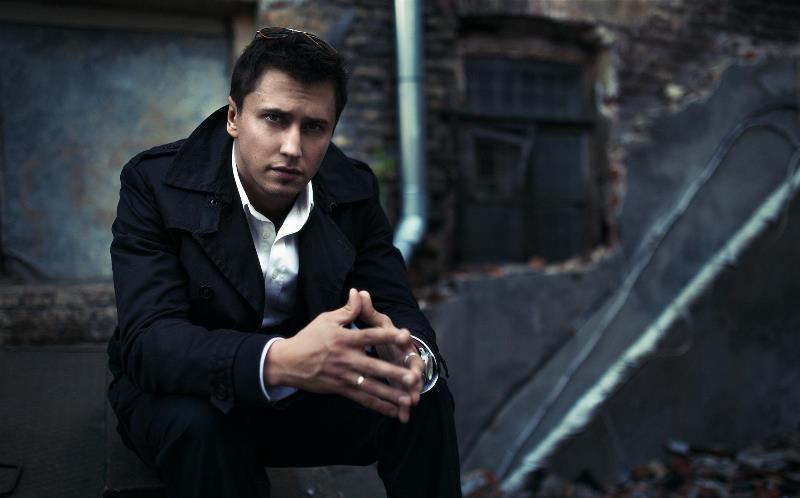 Актер из сериала "Мажор" Павел Прилучный поздравил молодоженов из Кирова