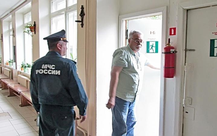 В Чепецке сотрудники МЧС проверили готовность школ к новому учебному году