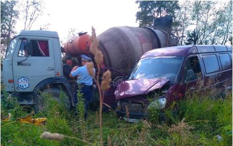 В Чепецком районе на трассе «ГАЗель» влетела в бетономешалку