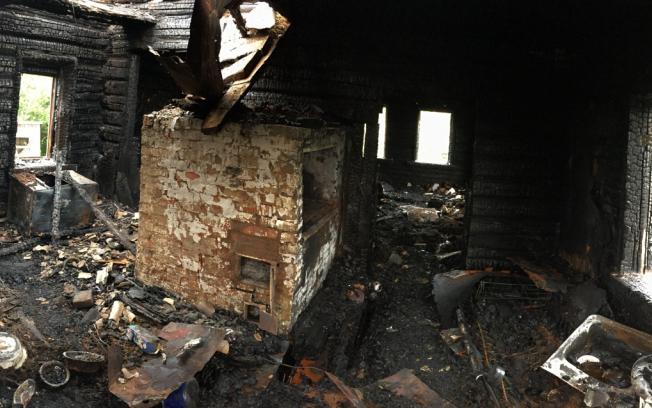 Стало известно, кто спас женщину из горящего дома в Кирово-Чепецком районе