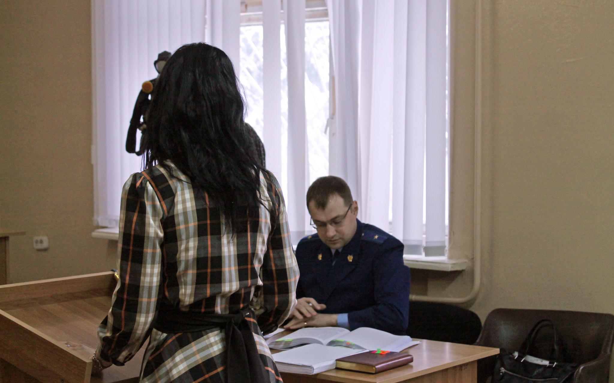 В Чепецке женщина схватила девочку за волосы и отобрала у нее iPhone