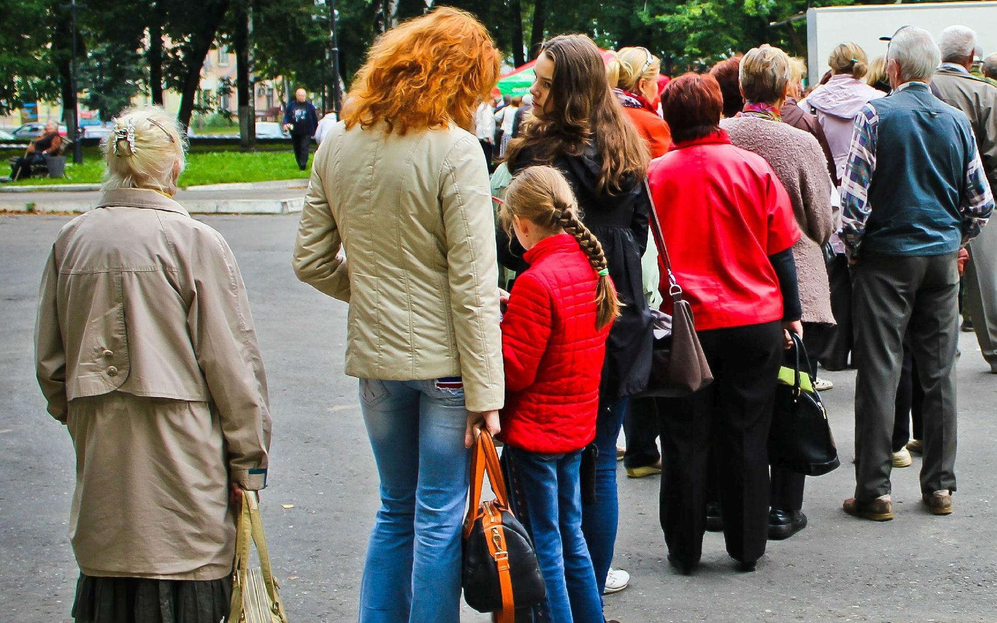 У входа в городскую стоматологию в Чепецке по ночам выстраиваются очереди