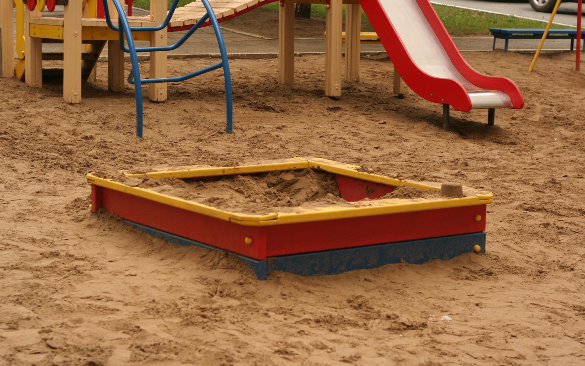 В Кировской области ребенок сломал ногу в детском саду во время прогулки