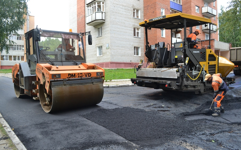 В Чепецке во дворах на Луначарского и Сосновой появился новый асфальт