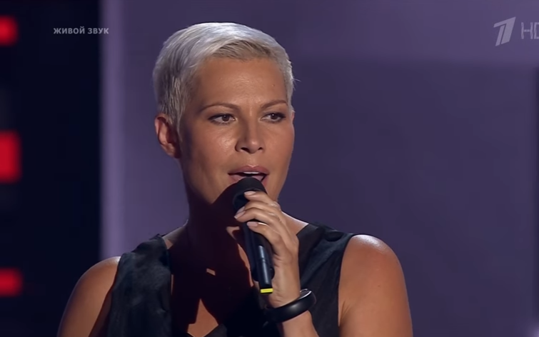 На шоу Первого канала "Голос" выступила актриса из Кирова