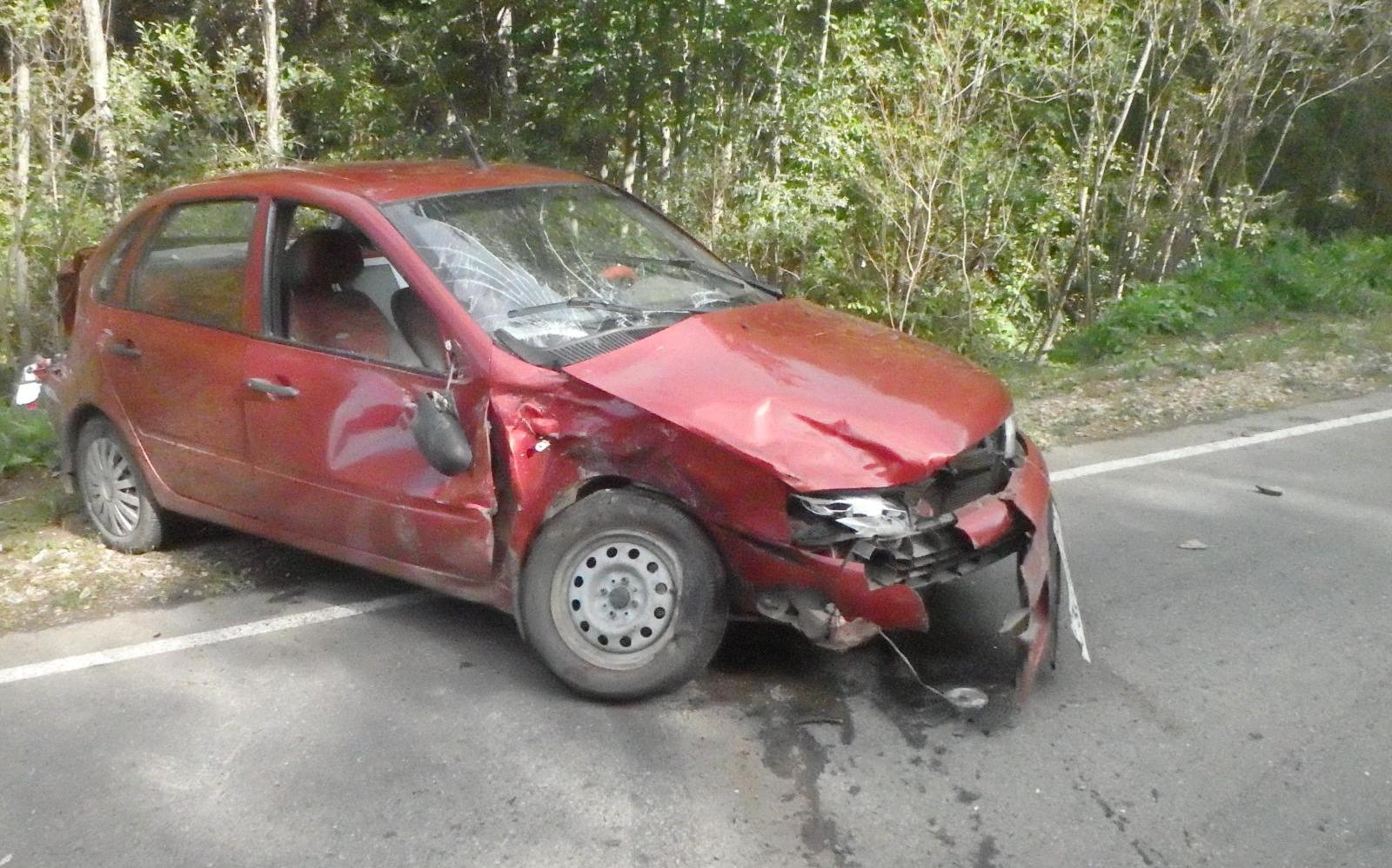 В Чепецком районе столкнулись два авто: пострадали оба водителя