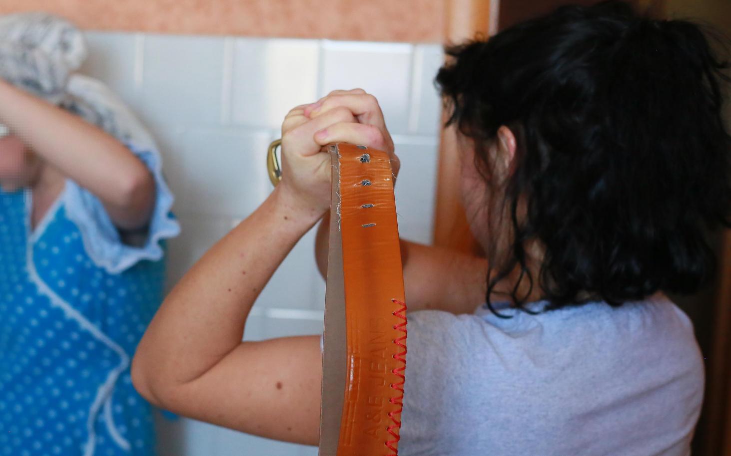 В Чепецке семейная пара измывалась над пенсионеркой