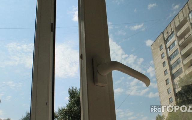 В Кирове четырехлетний ребенок выпал из окна с высоты 13 этажа