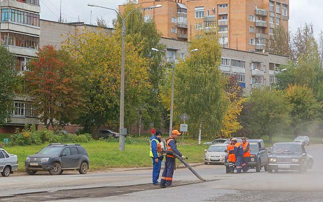 На улице 60 лет Октября сделали ямочный ремонт