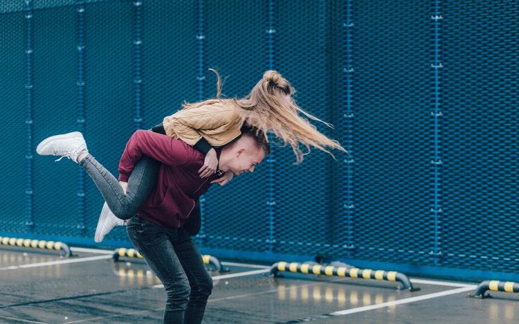 Гороскоп на неделю: у Тельцов - проблемы в семье, а у Близнецов - свидание