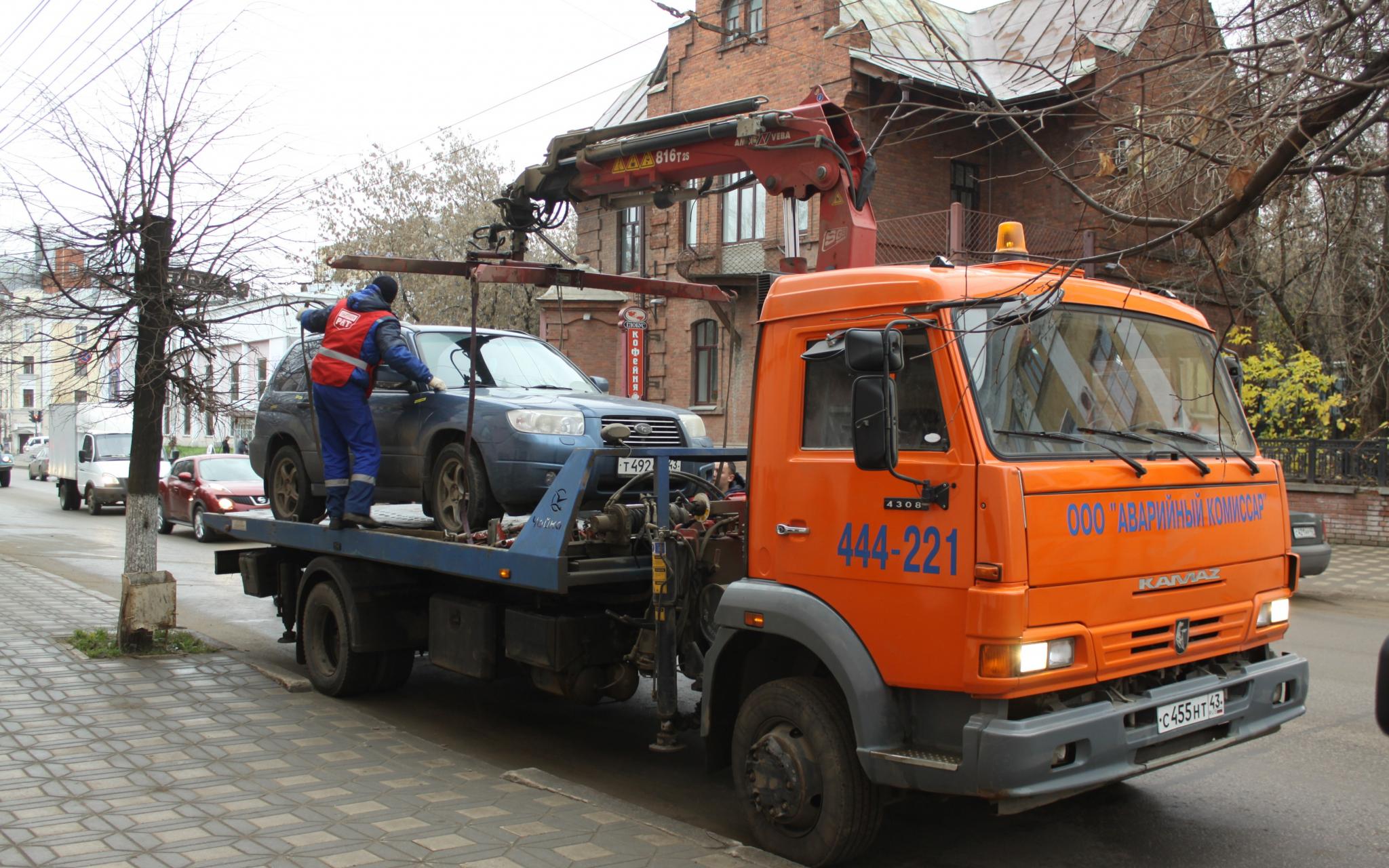 В Чепецке начали массово эвакуировать автомобили