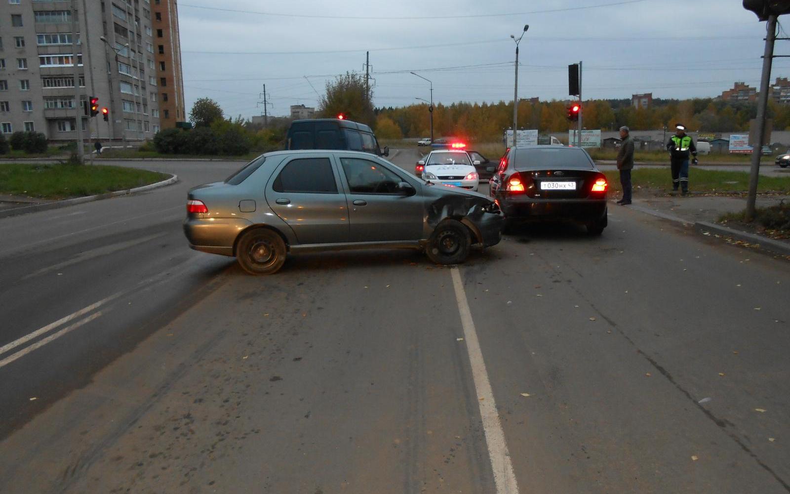 В Чепецке при столкновении иномарок пострадали два человека