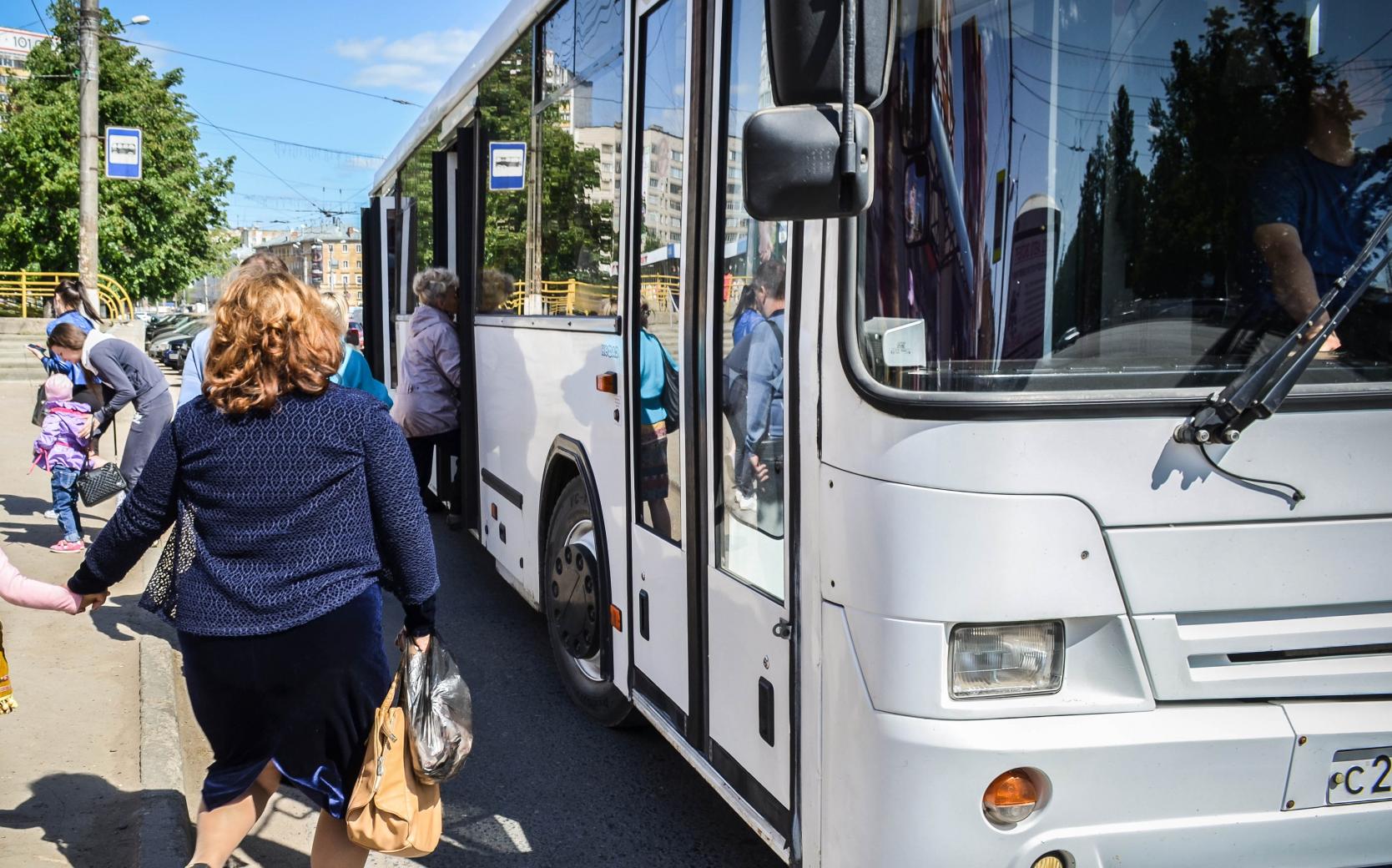 Что обсуждают: нападение школьника на прохожих и объявление в автобусе