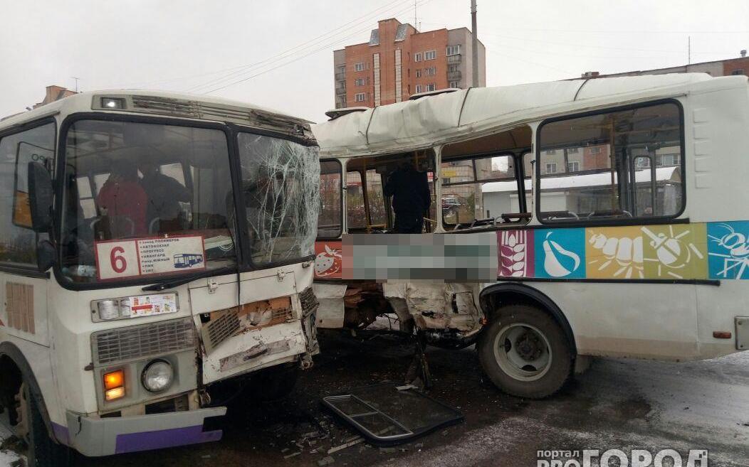 Авария у ТЦ «Бум»: при столкновении автобусов пострадали восемь человек