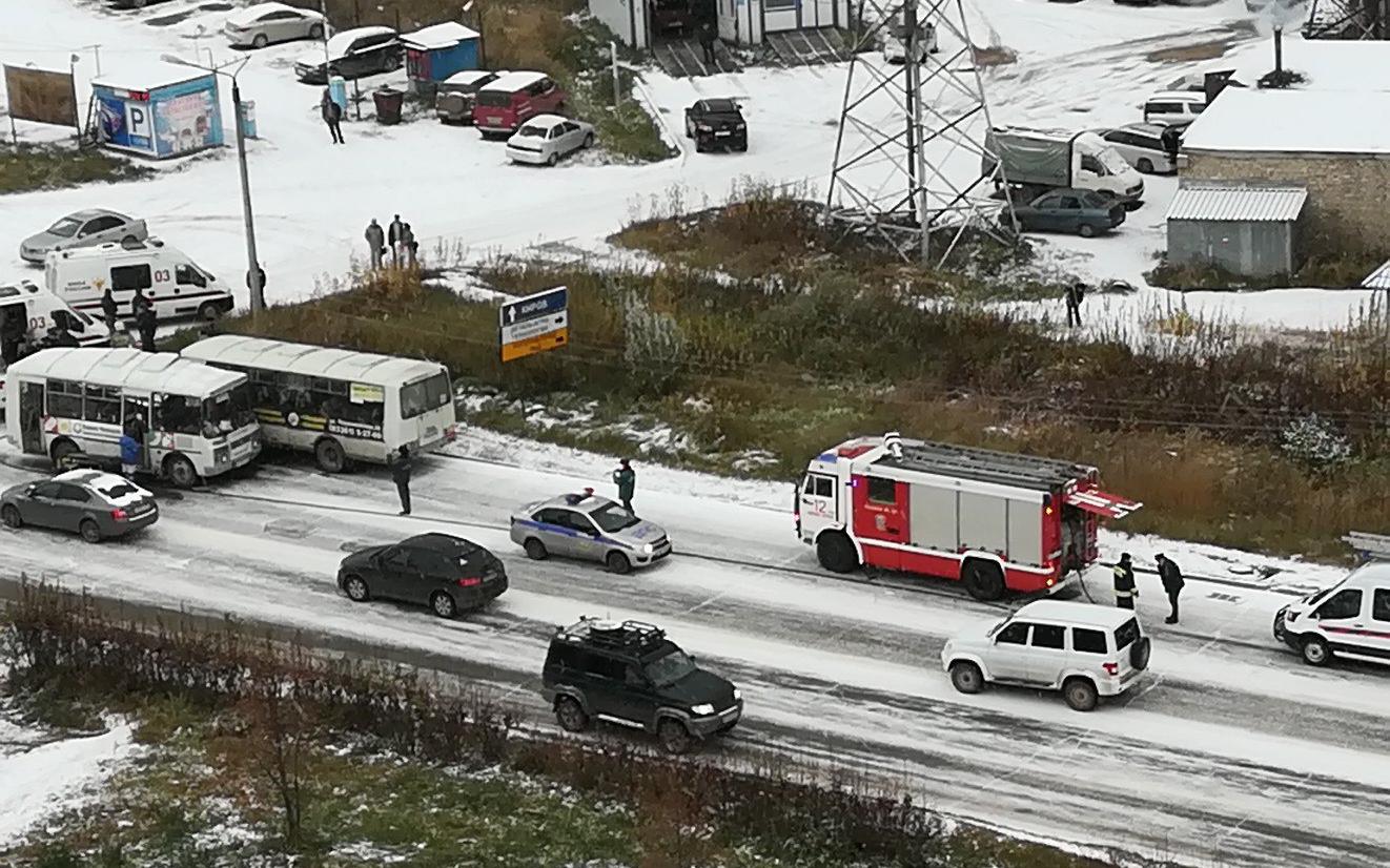 Появилось видео с места аварии у ТЦ «Бум»
