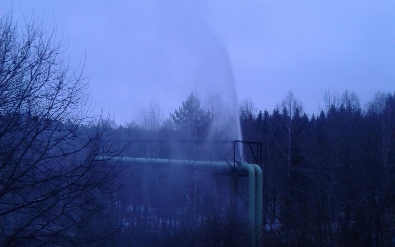 В Кирово-Чепецком районе забил фонтан кипятка