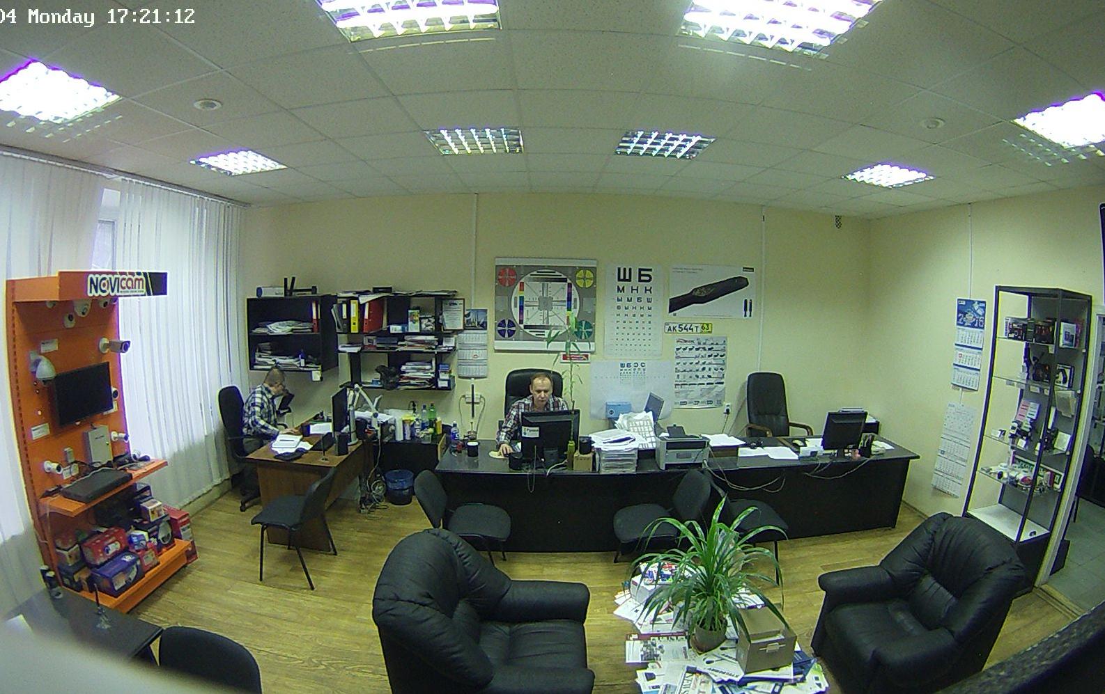 На чепецком предприятии мужчина подглядывал за сотрудницами: идет проверка