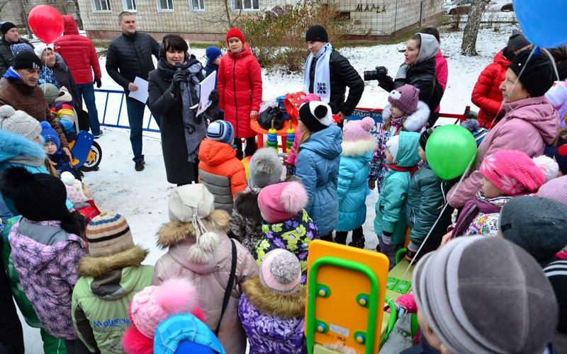 В Чепецке открылась детская площадка стоимостью почти 1 500 000 рублей