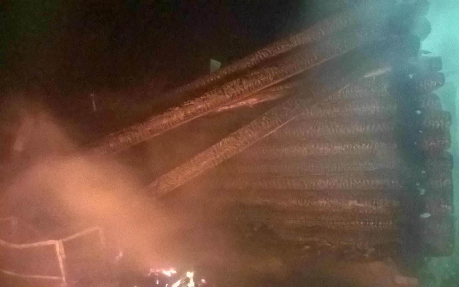 Появились фото с пожара в Чувашах, где погибли два человека