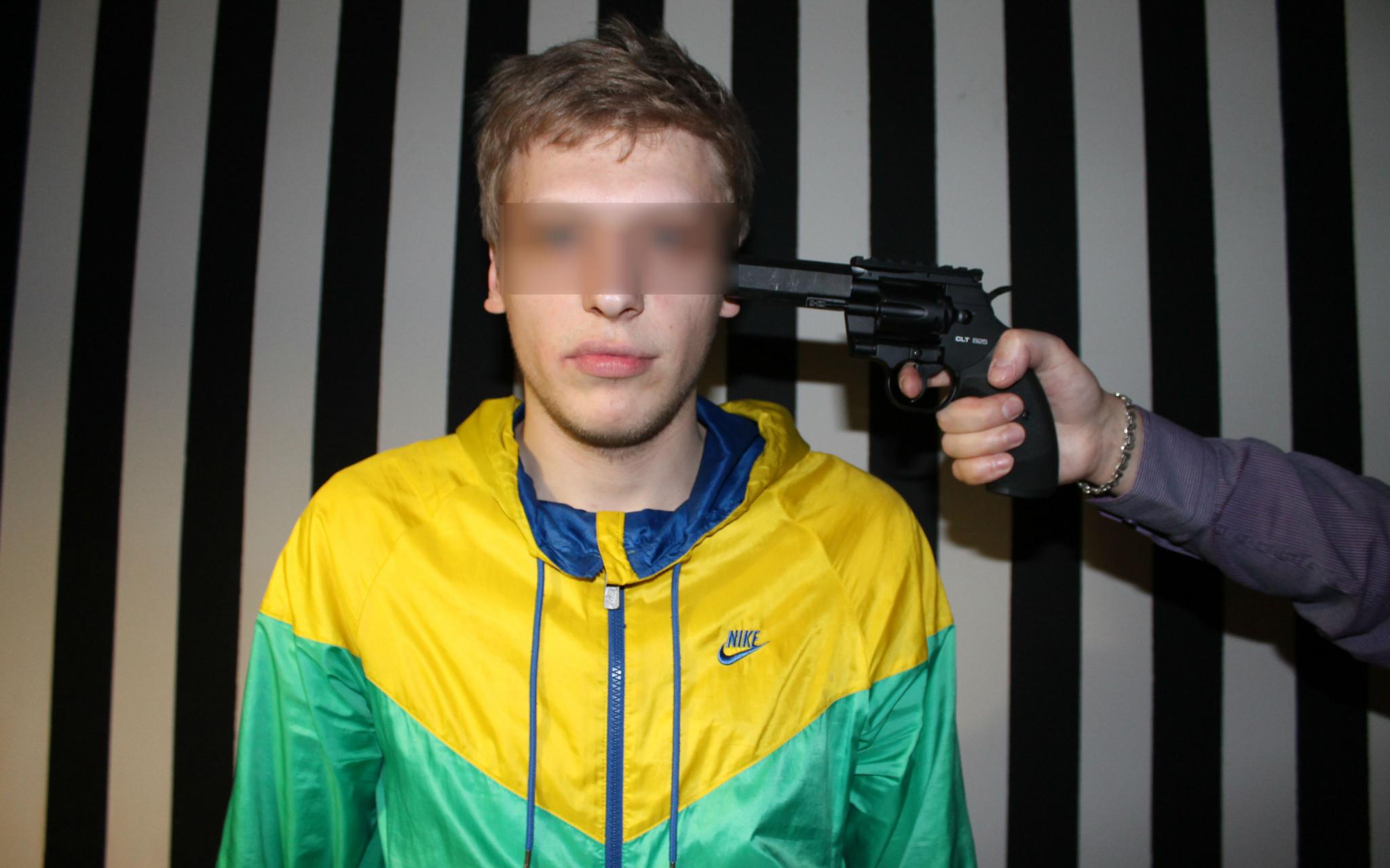 В кафе в Кирове неизвестный угрожал толпе пистолетом