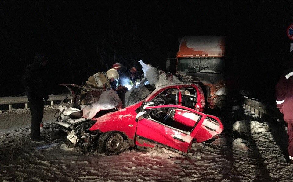 Под Кировом в ДТП на трассе погибли три человека