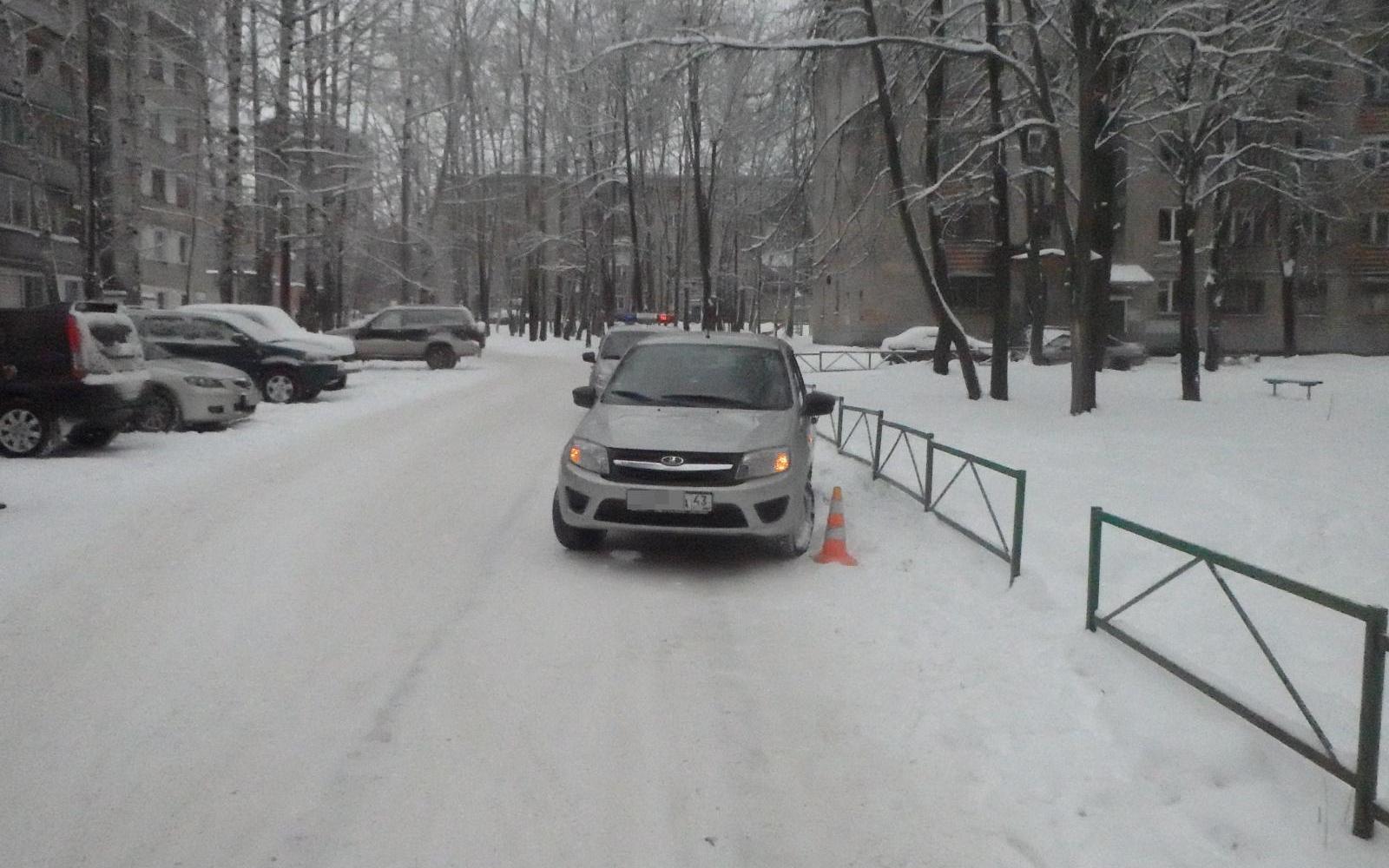 В Чепецке водитель наехал на дорожное ограждение и 5-летнего ребенка