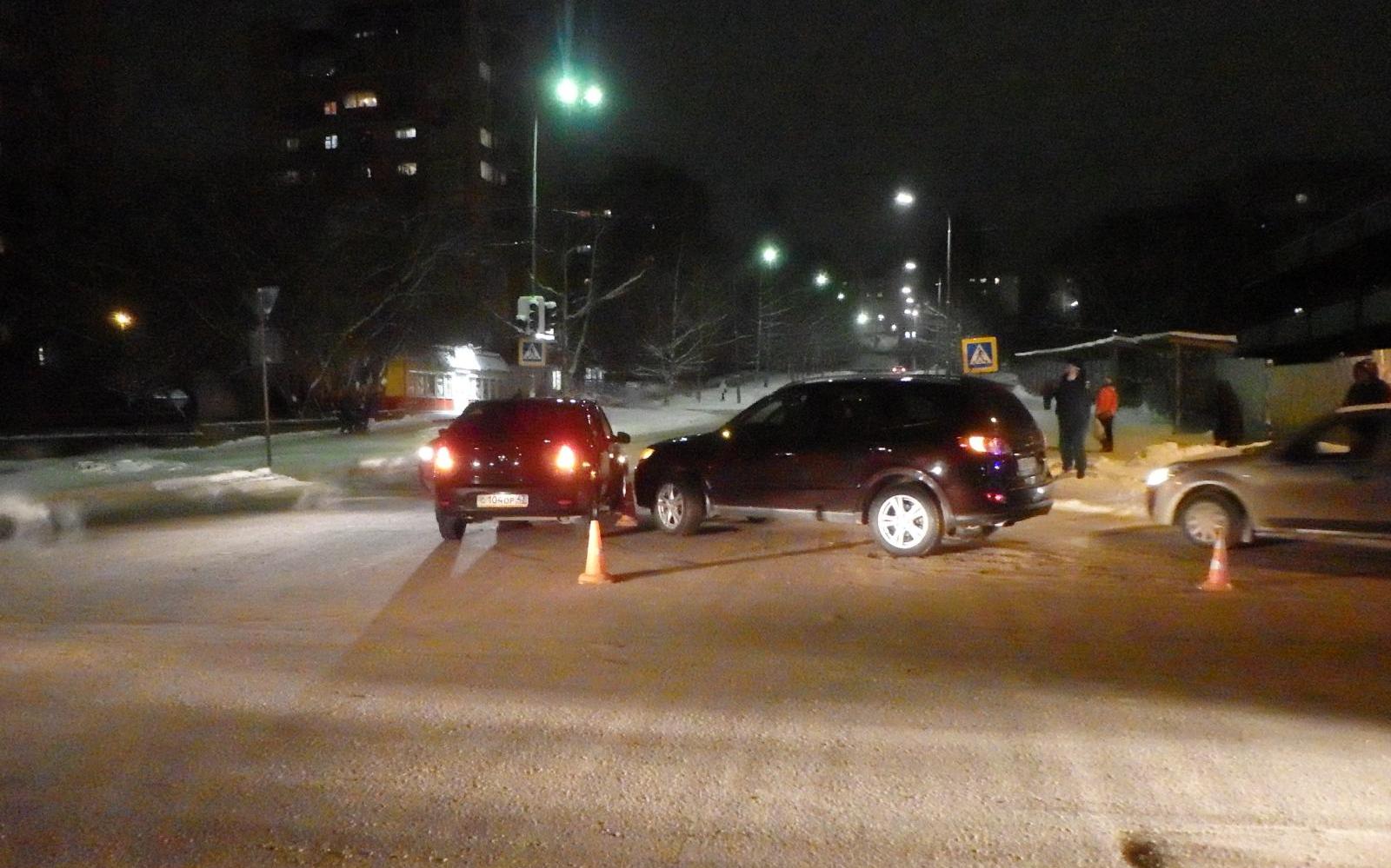 В Чепецке столкнулись две иномарки: пострадала пассажирка одного из авто