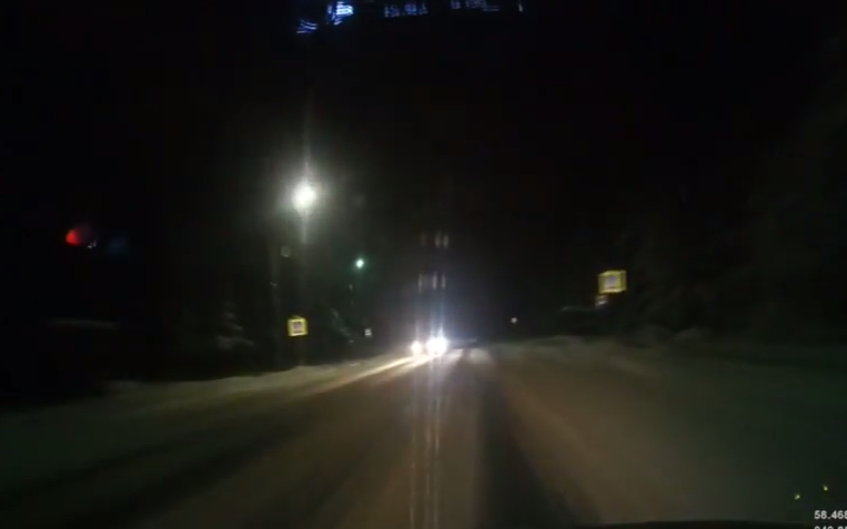 Появилось видео, как в Чепецком районе авто занесло и оно попало в ДТП