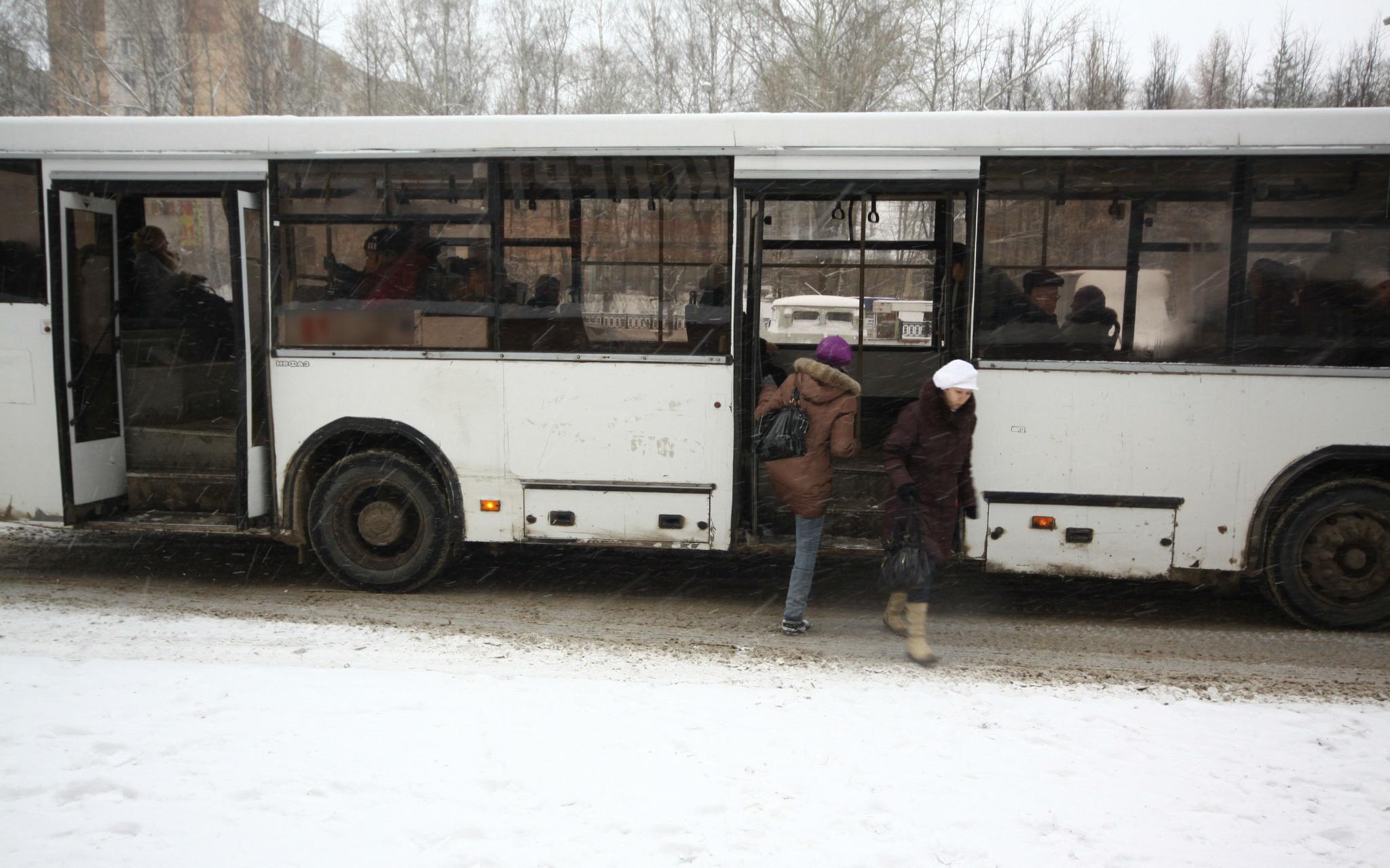 Ребенка бесплатно провезли на рейсовом автобусе в Чепецке