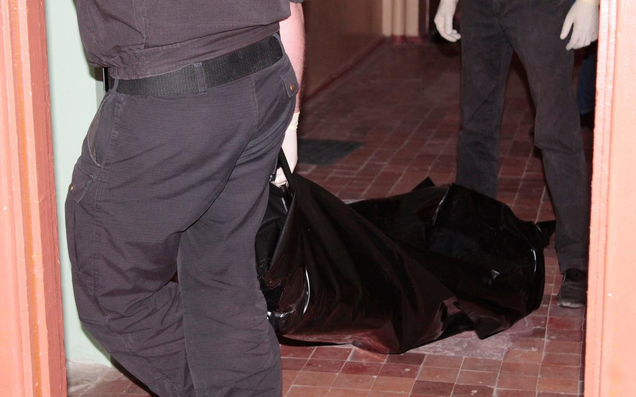 В Чепецке в подъезде дома на улице Ленина нашли тело мужчины