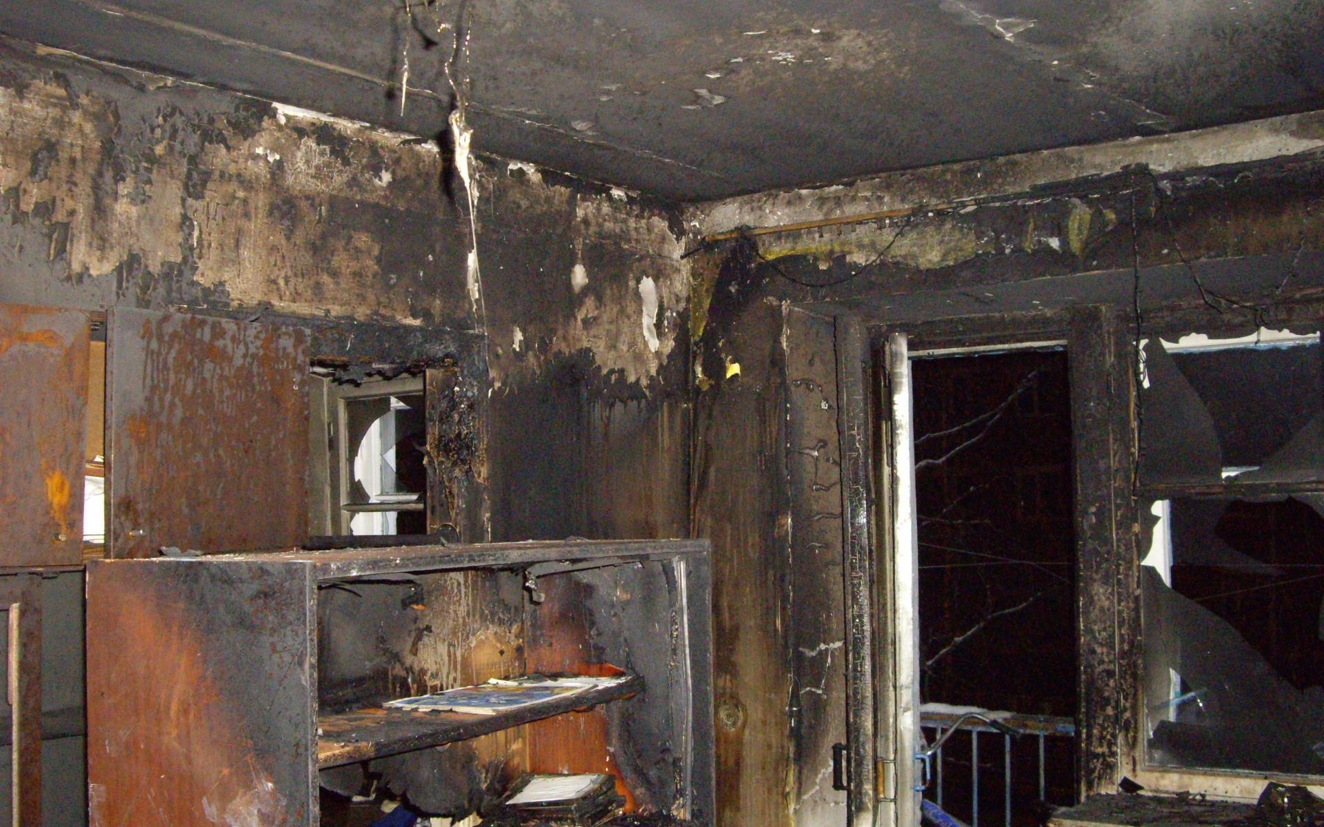 На Фестивальной в Чепецке загорелось здание