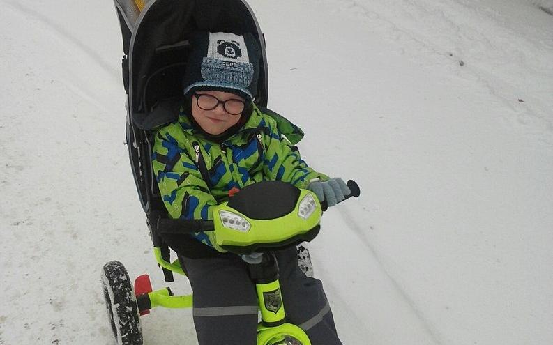 4-летний мальчик из Чепецка с особенностями развития мечтает стать спасателем