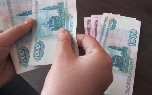 С сироты из Чепецкого района незаконно требовали 100 тысяч, угрожая выселением