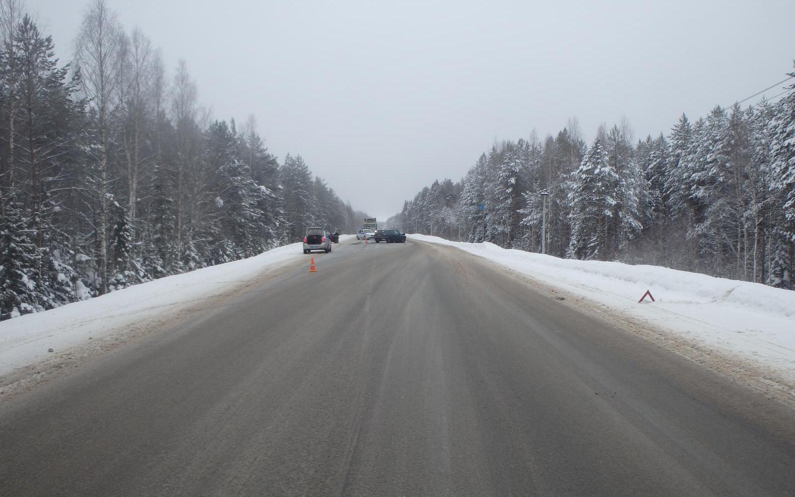 В Чепецком районе иномарка врезалась в ВАЗ: пострадала женщина-водитель
