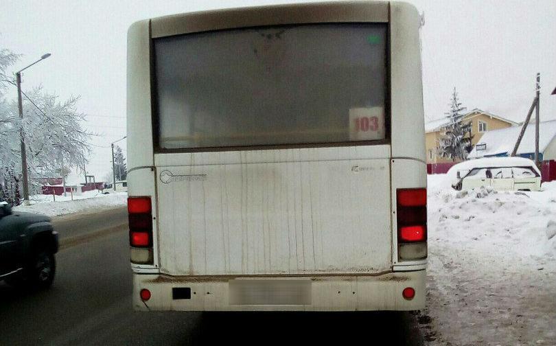 Пассажиры: "Водитель 103 автобуса нарочно не высадил детей на нужной остановке"