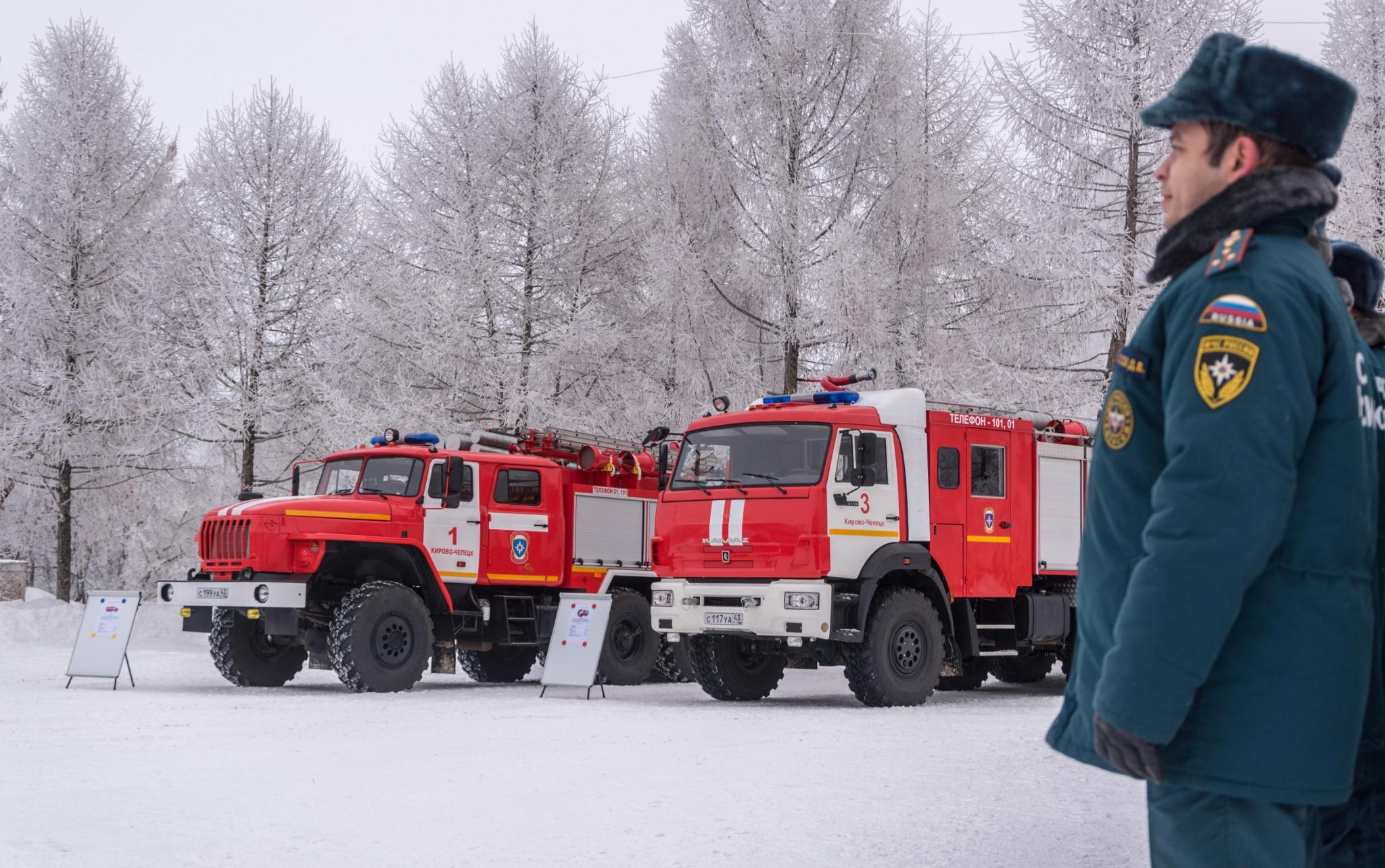 В Чепецк поступили две новые пожарные машины