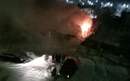 На улице Кооперативной сгорел дом: два человека едва успели спастись
