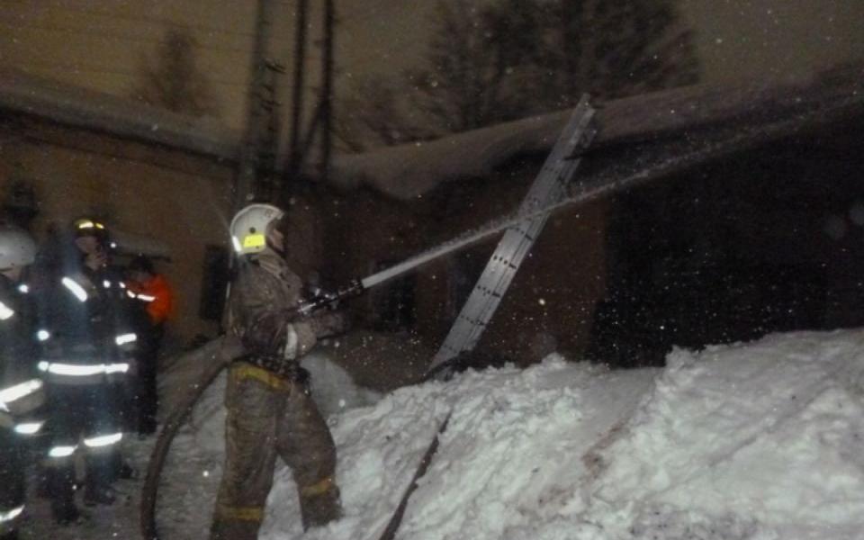 В Чепецком районе загорелся комиссионный магазин: есть пострадавшие