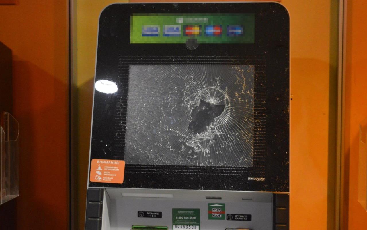 В Чепецке задержали парня, который пытался вскрыть банкомат