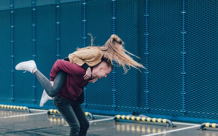 Гороскоп: у Скорпионов - новые знакомства, а у Стрельцов - неприятный разговор