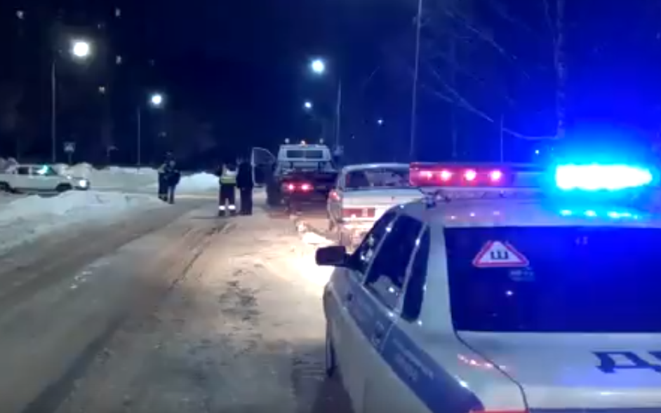 На Сосновой в Чепецке начали эвакуировать машины