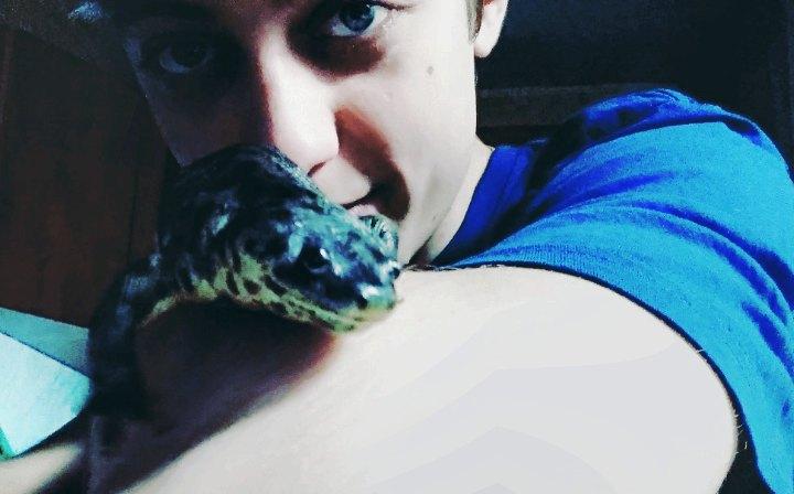 Чепчанин организовал дома приют для креветок, рыб и тритонов