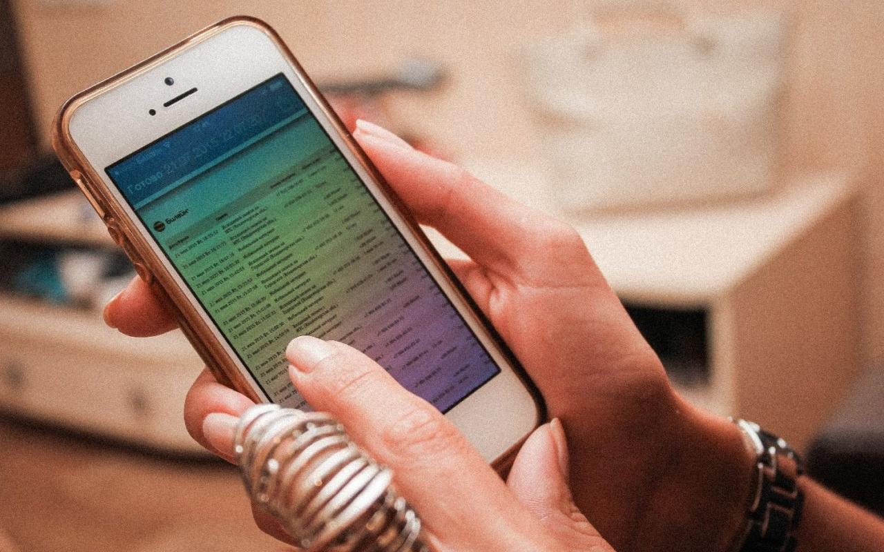 В Чепецке мужчина украл в кафе у спящей девушки дорогой телефон